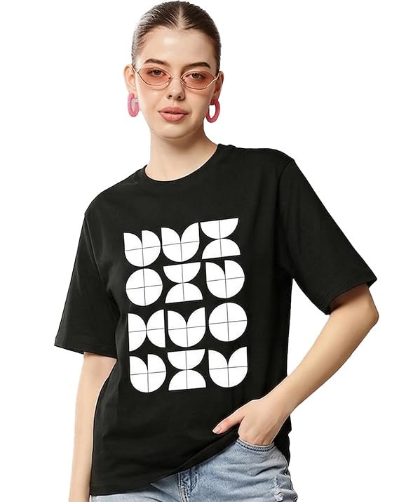 Modern Casual Cotton Tee with Relaxed Silhouette